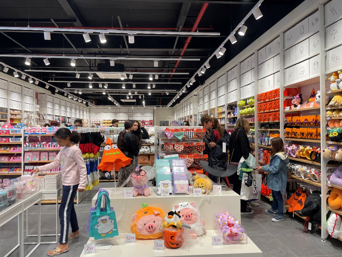MINISO (NYSE: MNSO; HKEX: 9896) has launched an exclusive collection of  blind box offerings of Sanrio characters at its US stores. The lifestyle  retailer, which now has over stores in over 60 locations in the US  including in New York City, Los Angeles and