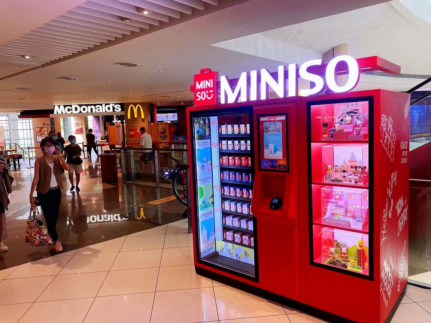 MINISO Unveils First Self-Service Blind Box Vending Machine in Singapore’s Suntec City Mall